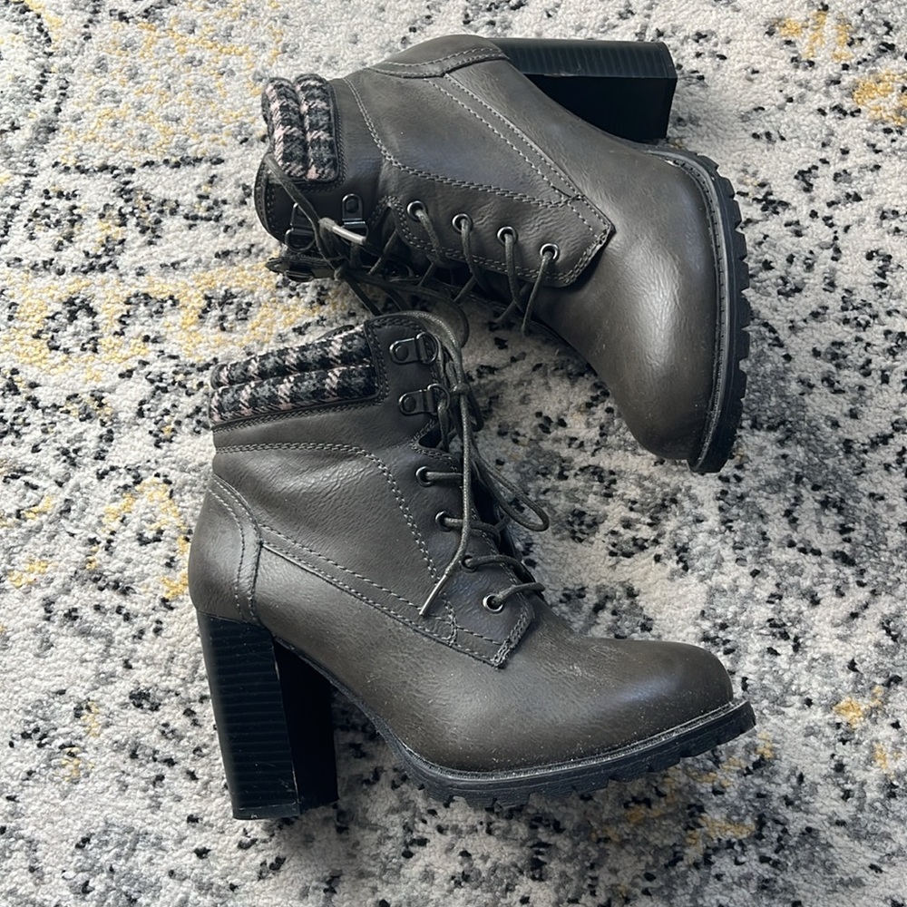 Dolce by Mojo Moxie lace up booties - 7.5